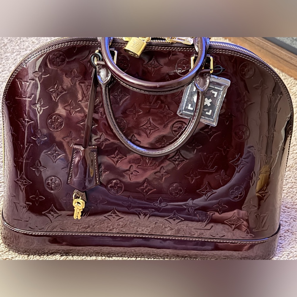 Authentic Louis Vuitton amarante vernis Alma GM